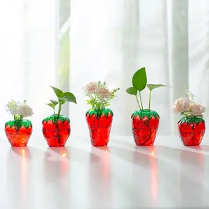 Cute Strawberry Vase: Unique Glass Strawberry Decoration, Suitable for Home Kitchen Bathroom Office, Plant Propagation, Housewarming Gift