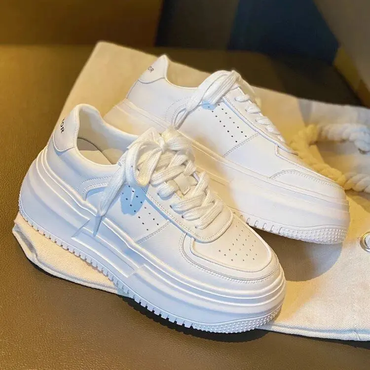 Genuine leather thick-soled white sneakers for women, 2026 new spring model, height-increasing versatile women's shoes, casual sports sneakers, popular style
