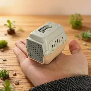A Mini Doll House Pet Hut, Suitable for Doll Accessories and Role-playing, A Mini Pet Habitat Doll House with Door Design, Part of The Mini Pet Series, Designed for Small Object Collection, Doll Accessories Gift