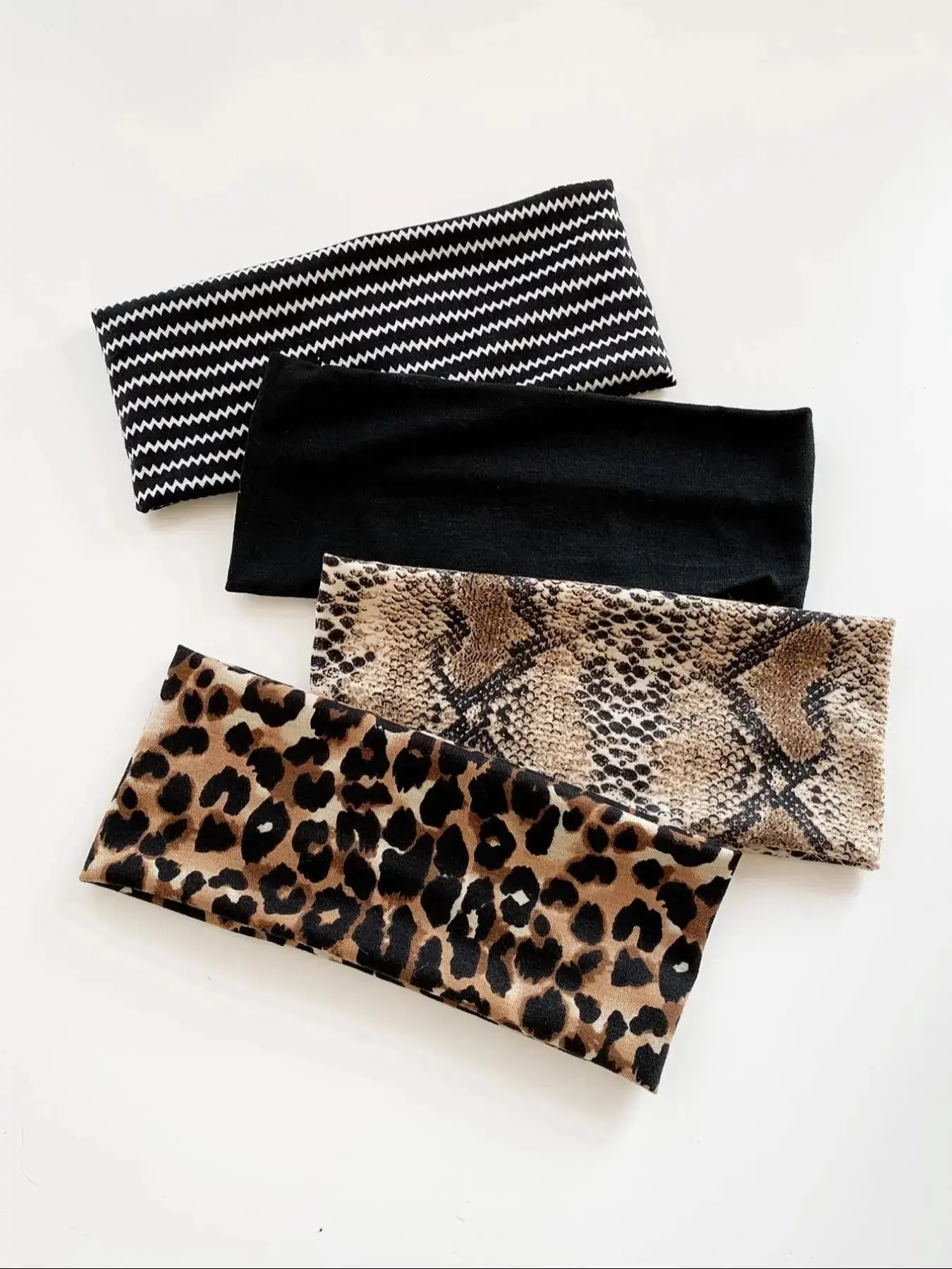 4pcs Non-Slip Wide Stretchy Headbands for Women, Leopard Snake Print Stretch Hair Bands Set, Soft Elastic Workout Hairband Sweatbands, Fashion Y2K Hair Accessories for Yoga, Running, Makeup, Daily Wear