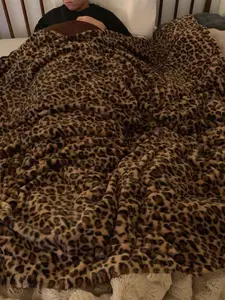 1pc Leopard Print Blanket, Simple Style Warm Plush Double-Layered Blanket For Home Decoration, Car, Outdoor, Multi-Functional All-Season Blanket