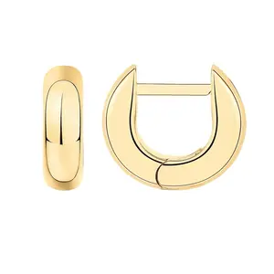 Aretes de aro gruesos chapados en oro