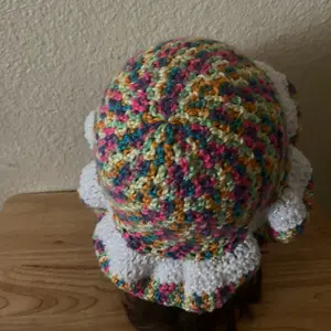 Reading rainbow wavy hat