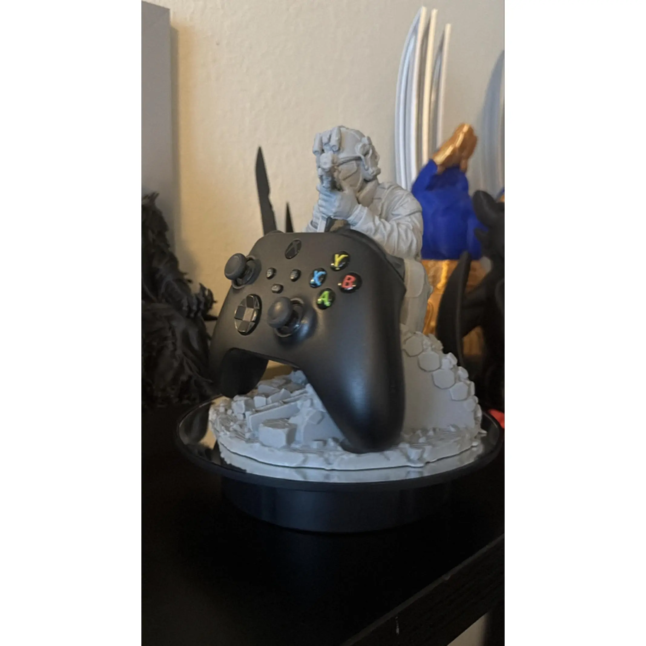 Modern Warfare Soldier Controller Holder Tactical Gaming Stand for Xbox & PS5 Controller Display Gamer Desk Decor 3D Printed