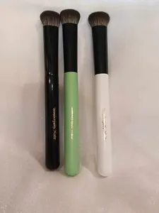 REFINER Makeup Brush