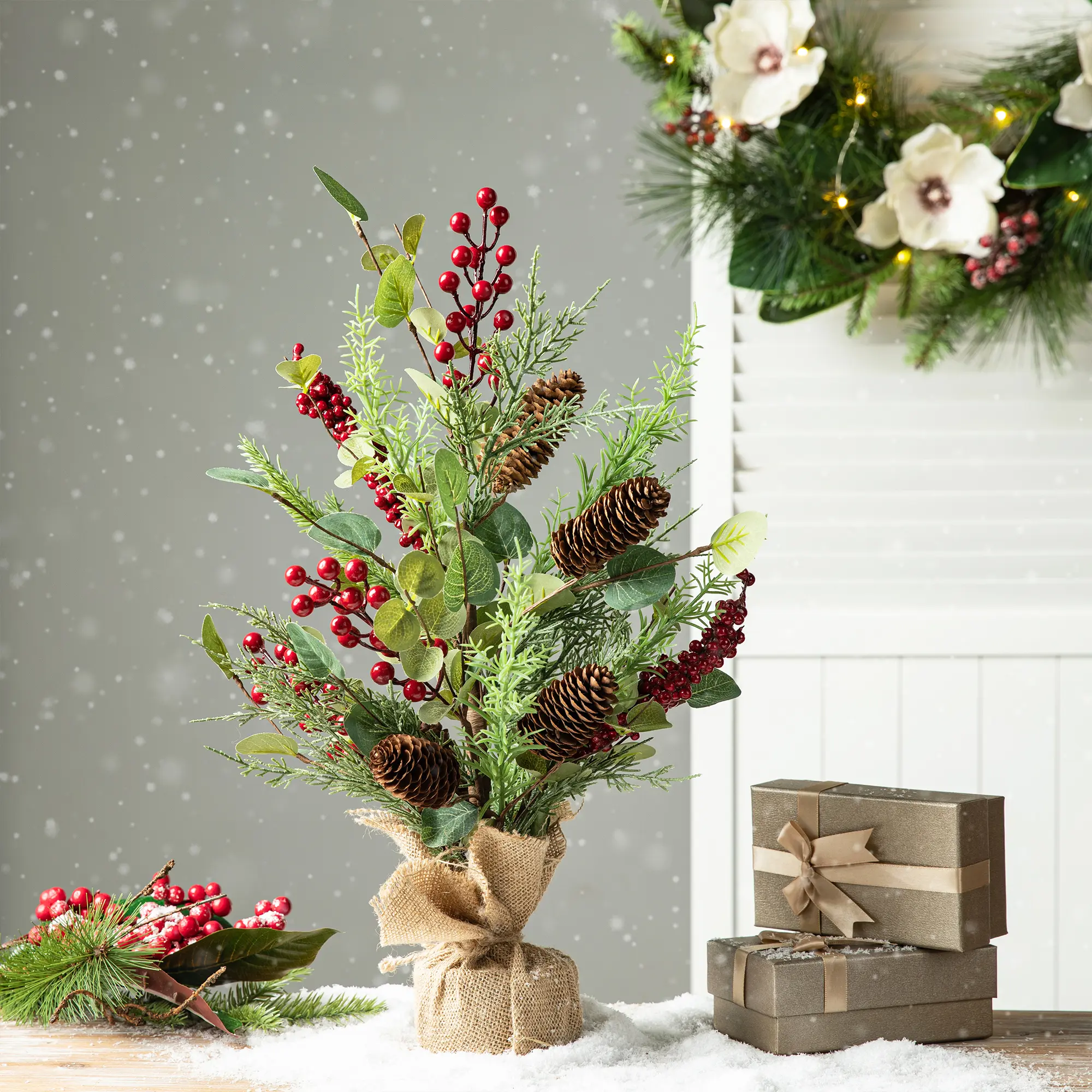 Glitzhome 20"H Christmas Floral Table Tree Decoration, Artificial Rose Bouquet Christmas Decor with Synthetic Ornaments, 1 Festive Home Party Decor Piece, 1 Tree
