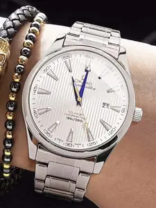 Men's Business Watch, Quartz Watch, Round Dial, Hollow Design, Calendar Display, Butterfly Clasp, Stainless Steel Strap, Fashion Accessory, Gift Idea