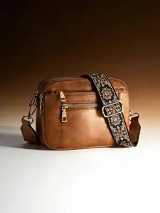Retro practical and versatile shoulder bag with multiple zippered pockets, reasonable separation, wide shoulder strap design, simple and high-end crossbody bag, Everyday crossbody bag, suitable for daily use, Bohemian Crossbody Bag