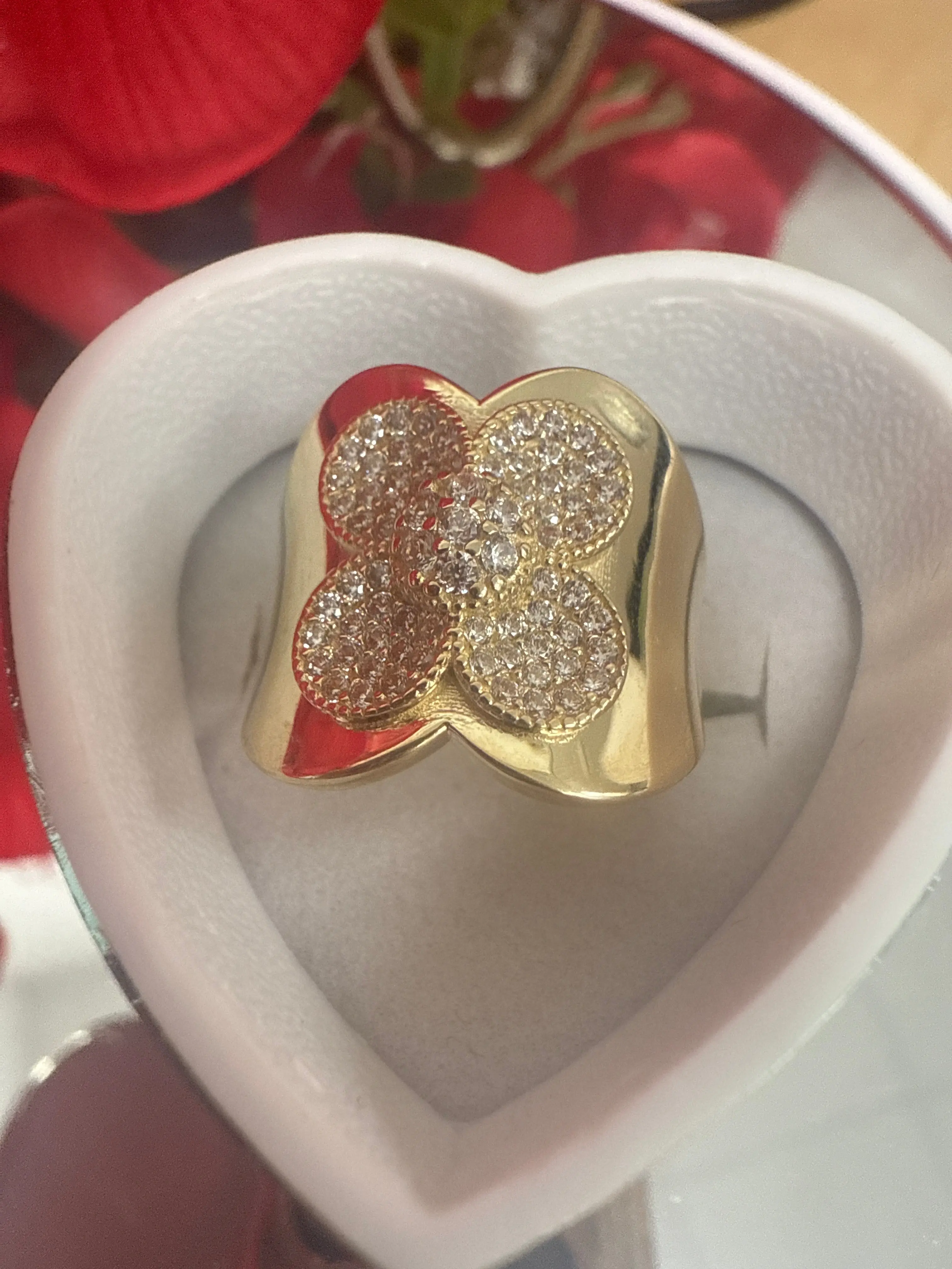 Bello diseno de anillo de oro 10k de flor con zirconia de mujer