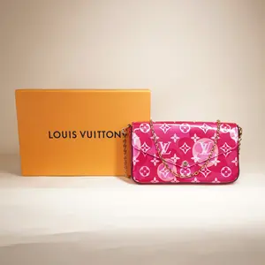 Pre-owned Louis Vuitton Leather Small Leather Goods Vernis Valentine Pochette Felicie Chain Wallet Fuchsia