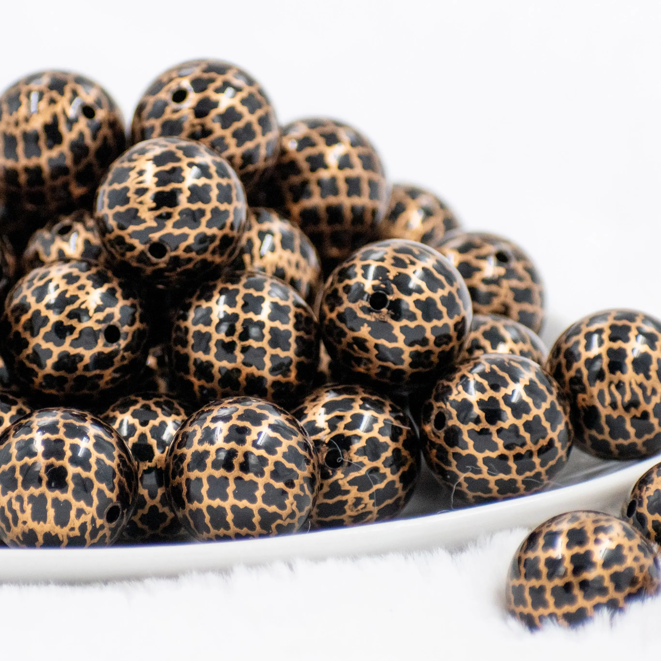 20mm Black and Gold Quarterfoil Print Bubblegum Beads