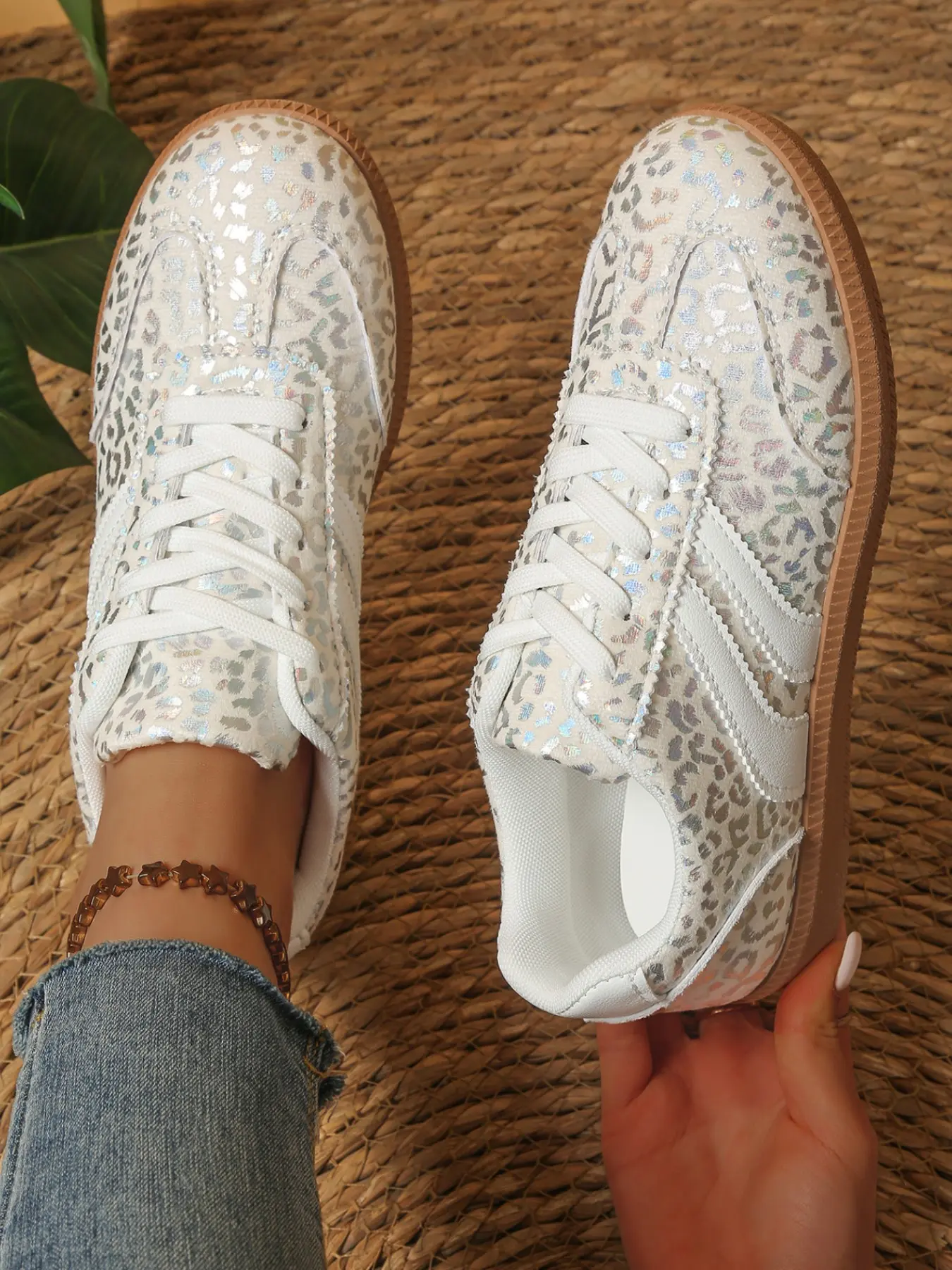 Spring New Laser Leopard Print Training Shoes for Women, Vintage Casual Sneakers, Fashionable Casual Sneakers, Retro Style, Comfortable and Stylish, Casual Athletic Sneakers, Fashion Sneakers, Trendy Sneakers, Sneakers Fashion Footwear