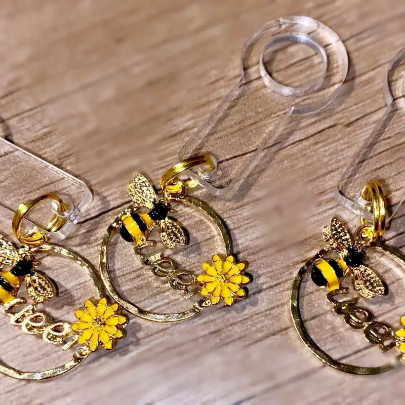 Straw Charms with Floral and Bee Designs Available - Decorative Accessories for Your Straws/cups