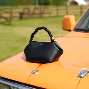 Black Chic shoulder bag black and gold , Đeo Vai, Nữ