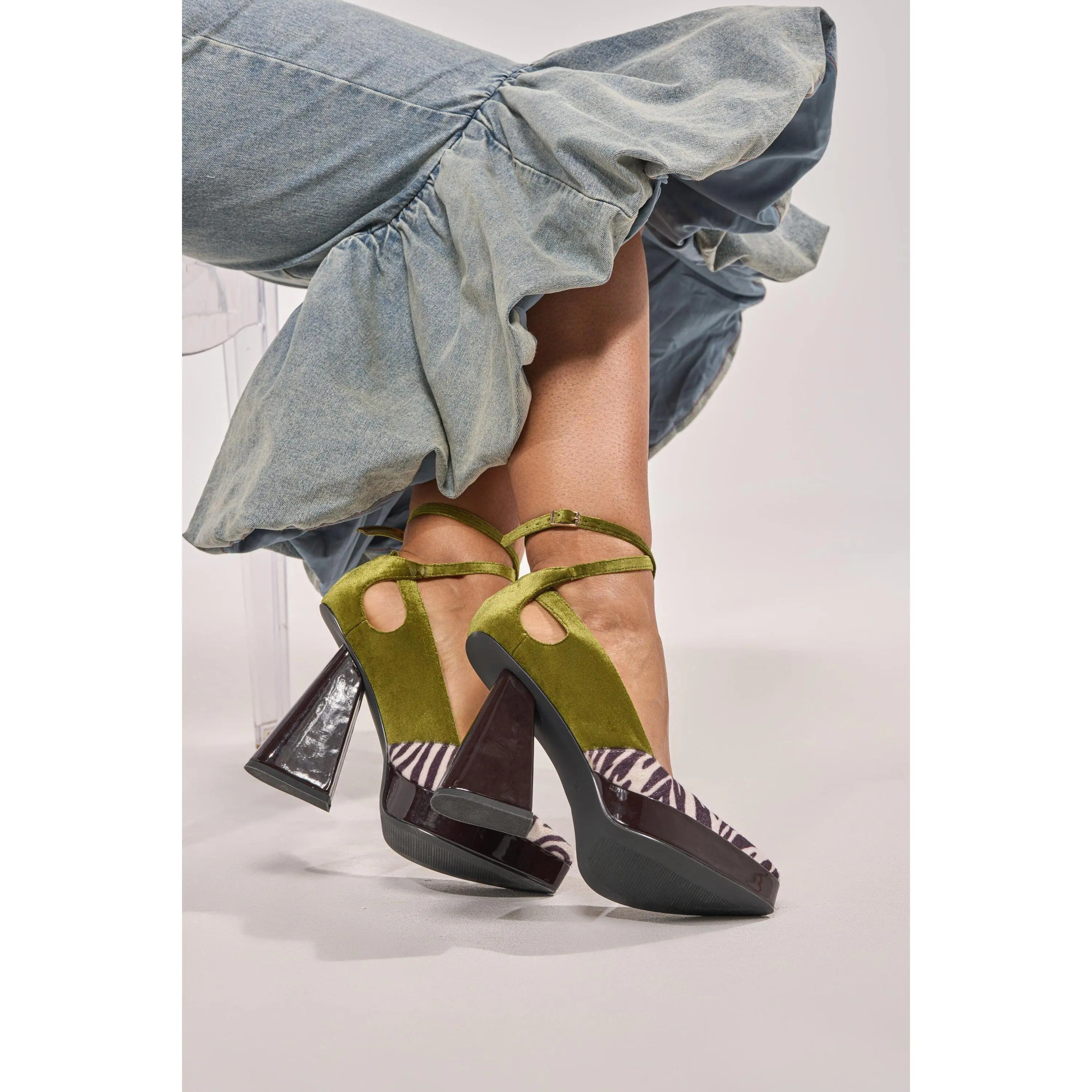 AZALEA WANG VEVELYN OLIVE BLOCK PUMP