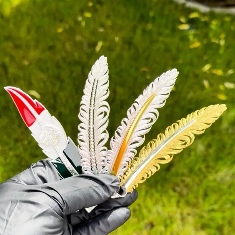 Metallic feathers para sombreros 4 3/4 de larga Metallic feathers para sombreros 4 3/4 de larga