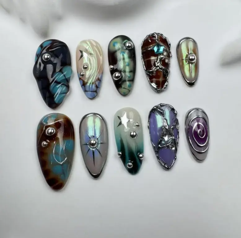 Galaxy Armor Press-On Nails – Iridescent metallic set with sci-fi textures, silver studs, 3D chrome lines & futuristic aura vibes.