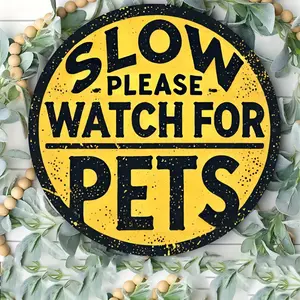 1pc 2D Plane Retro "Please Slow Down, Watch Out for Pets" Aluminum Sign - 7.8x 7.8inch Waterproof and Durable Round Metal Wall Art, Decorated with Eucalyptus and Beads - Perfect for Home, Kitchen, Bar, Coffee Shop, Garage Decoration, Metal Wall Art Decora