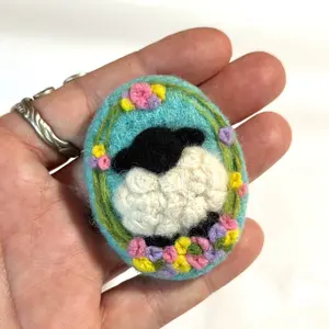 Spring Lamb Brooch Pin Needle Felting Kit, Easy Needle Felting Kit, Full Color Detailed Tutorial, DIY Felting Kit