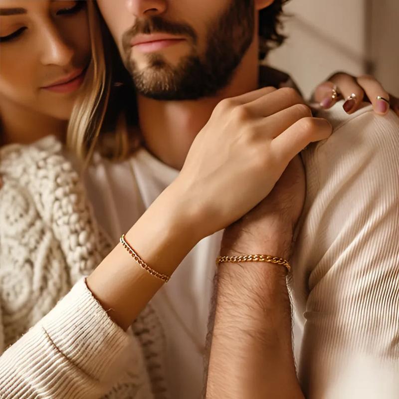 An eternal couples bracelet with a resilient and elegant clasp, symbolic of your lasting connection. The definitive romantic gift for anniversaries, birthdays, and dates.