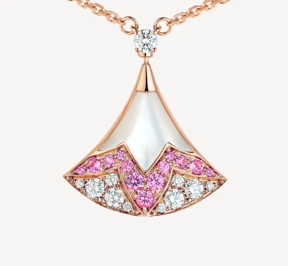 Pre-owned Bvlgari Divas' Dream 18 kt rose gold pendant necklace set with mother of pearl, brilliant cut pink sapphires and dia. Chinese Valentine's Day Special Edition.
