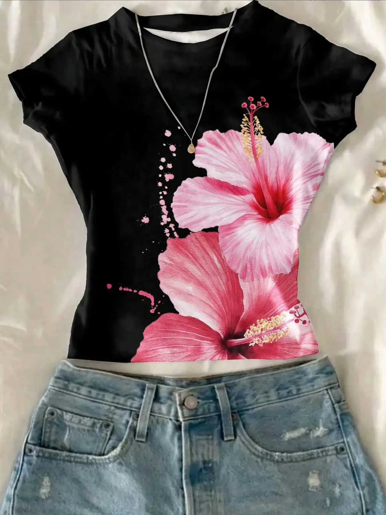Vintage Hibiscus Print Fitted Short Sleeve T-Shirt, Casual Summer Medium-Length Floral Pattern Top, Comfortable and Stylish Fashion Daily Wear