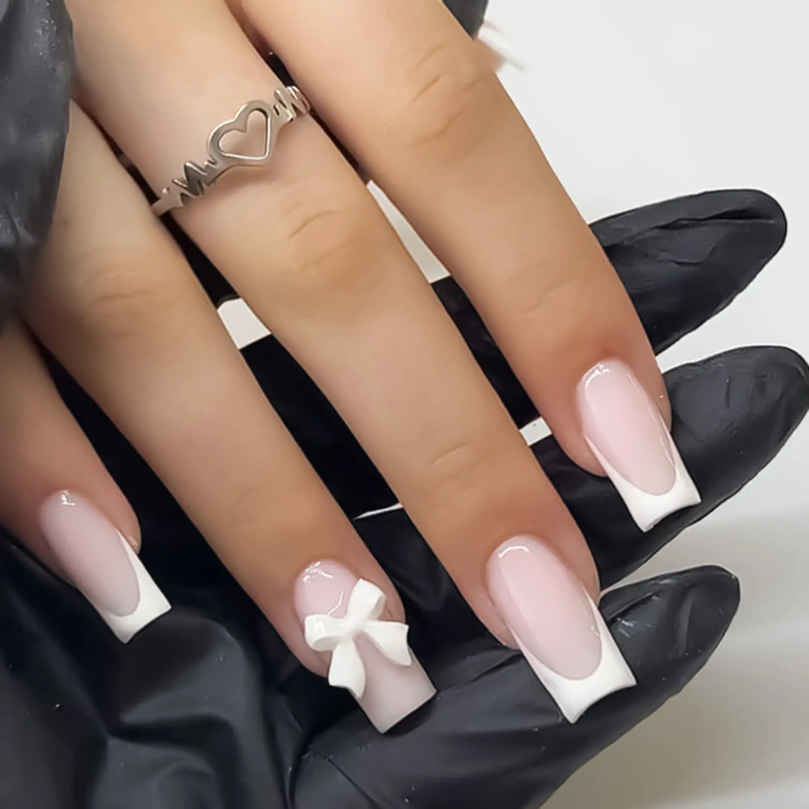 Women Charm Fake Nails White French Tip Press on Nails Bowknot Decor Mid-length Coffin Artificial Manicure Reusable False Nails