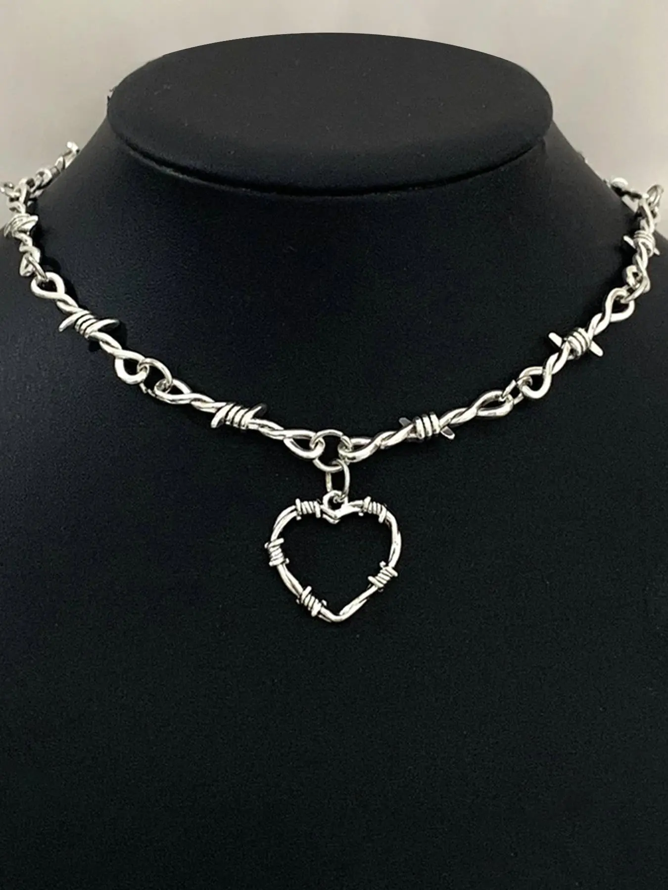 Punk Iron Wire Thorn Heart Alloy Pendant Necklace, Couples Necklace, Gothic Simple Personalized Party Street Style Unisex Couple Jewelry, Hearts Pendant Necklace