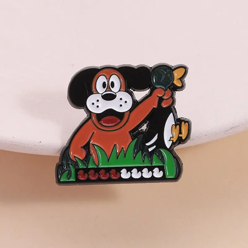 1PC Duck Hunt Dog Chasing Duck Brooch Alloy Brooch Pin Vintage Retro Game Cartoon Pin for Gamers Gift Nostalgic Decoration Fashion Accessory Men Accessories