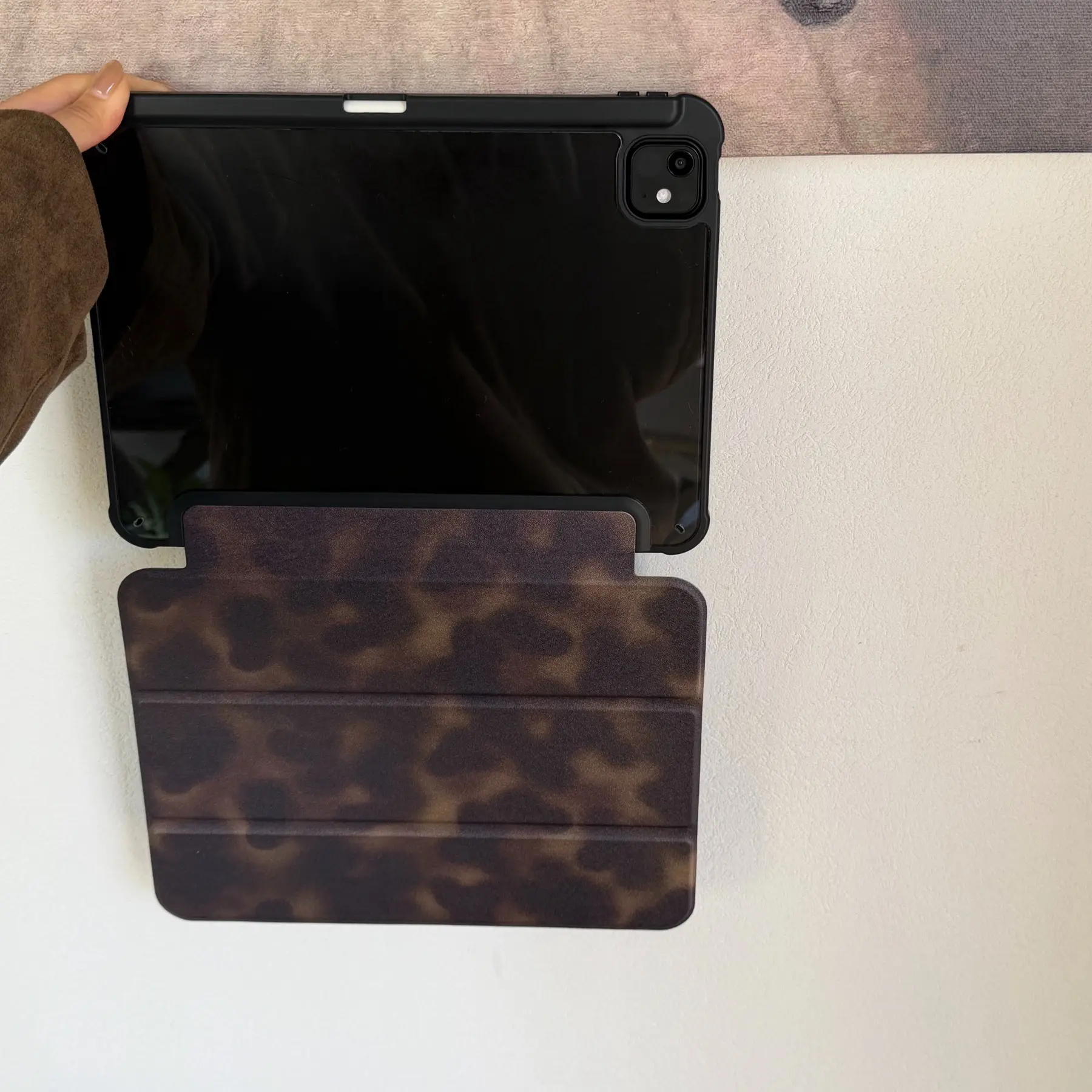 Autumn Winter Vintage Amber Leopard Print Creative Art Design iPad Pro Case, Cute Three-Fold Protective Cover with Pen Slot, Tablet Protective Cover