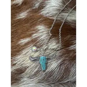 WESTERN PRINT RHINESTONE STEERHEAD NECKLACE - SILVER / TURQUOISE