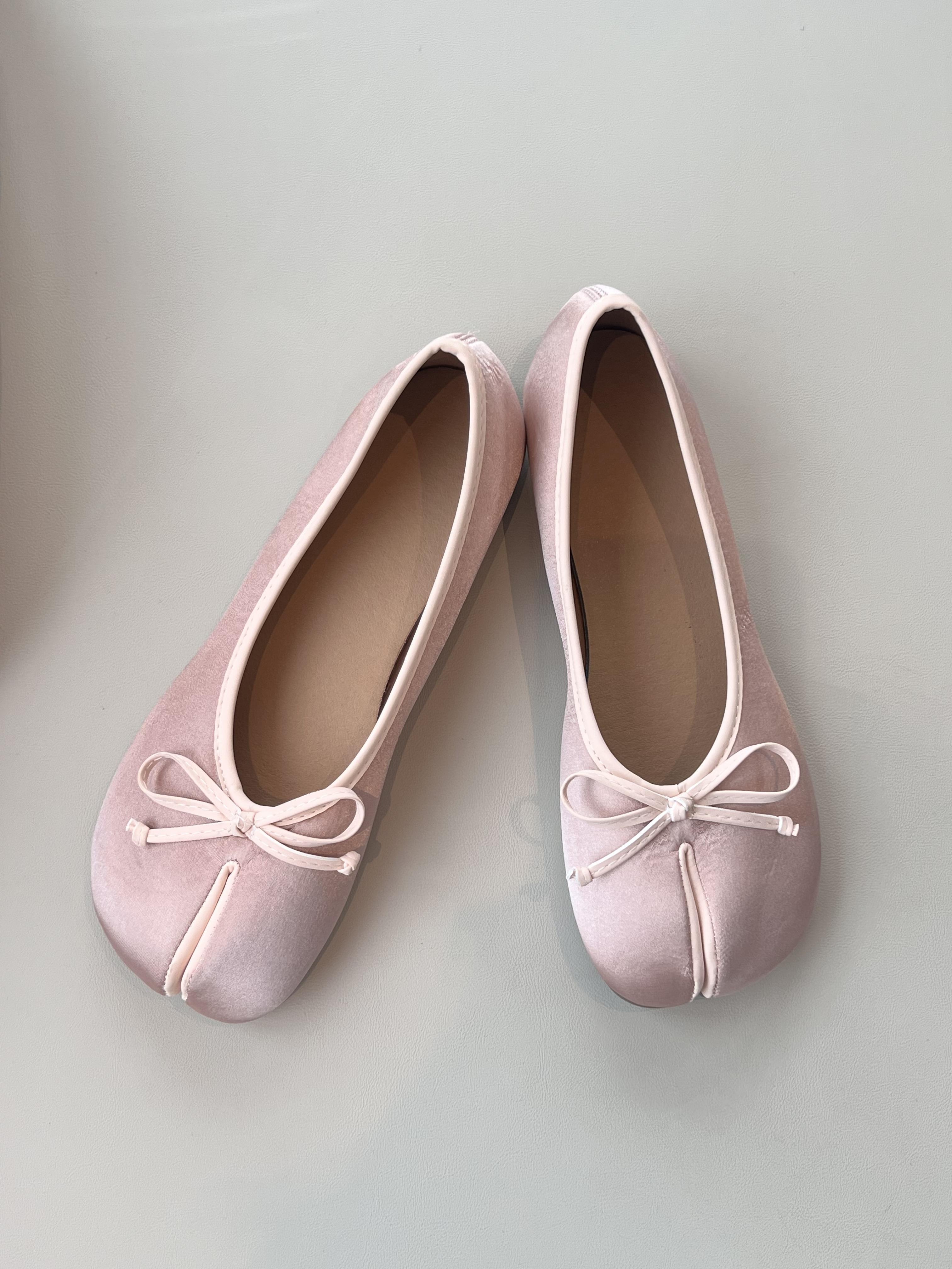Women’s Retro Elegant Satiny Finish Flats with Shiny Bow, Flexible Sole Round Toe Casual Wear Shoes, Comfortable for Long Walks & Short City Trips