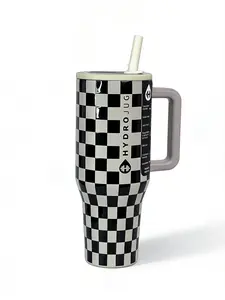 HydroJug 40oz black and white checkered straw cup made of stainless steel, with insulation and cooling functions, a sealed straw lid to prevent leakage. The handle design is convenient for carrying. Suitable for use in cars, offices, and travel.