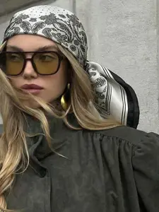 Classic Paisley Satin Square Scarf 70x70cm, Versatile Women's Headscarf, Boho Style Scarf, Block Decoration, Fashion Accessory