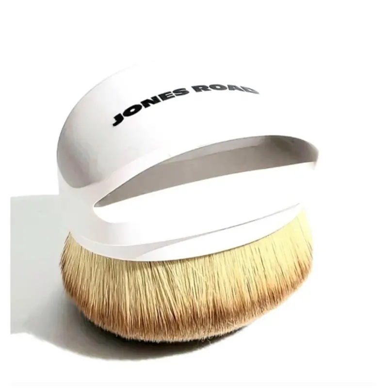 JONES ROAD Buff Brush The Buff Brush