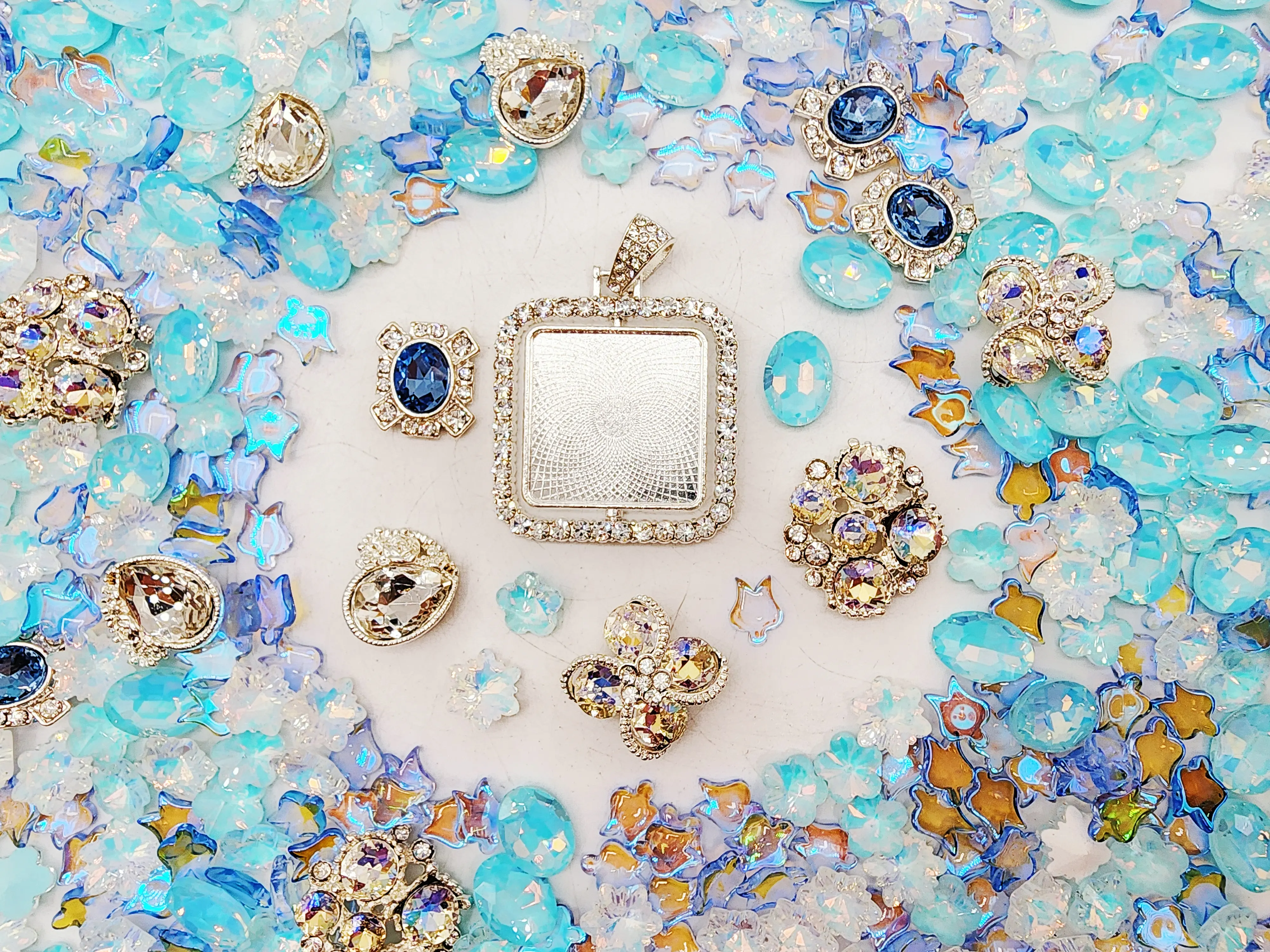 [Premium] MAESTRO: Beautiful & Sparkling Charms for DIY Jewelry & Accessories Beads Set Diy Bling Set Handmade Beading Material