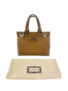 Pre-owned Brown grainy leather with gold/silver tone hardware. G Shoulder Bags GUCCI BROWN ZUMI SMALL TOP HANDLE BAG