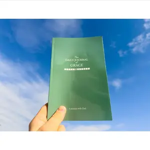 FOKAL CREATIVE LLC The Daily Journal of Grace: 5 Minutes with God Unabridged Edition Soft Cover 979-8-218-32581-7