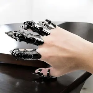 Skeleton Bone Hand Bracelet with Removable Claw Rings – Punk Gothic Armor-Inspired Accessory for Men & Women, Ideal for Alt Fashion, Halloween, Cosplay & Daily Wear