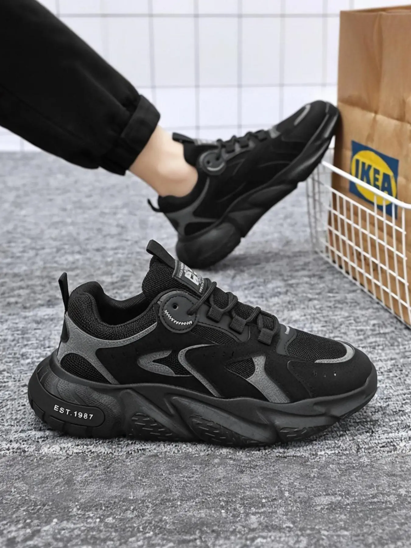 Men's Sporty Lace Up Low Top Lightweight Chunky Sneakers, Casual Comfortable Breathable Shock Non-slip Absorption Walking Shoes, Trendy All-match Sneakers for Daily Wear, Closed, All Seasons Sneaker