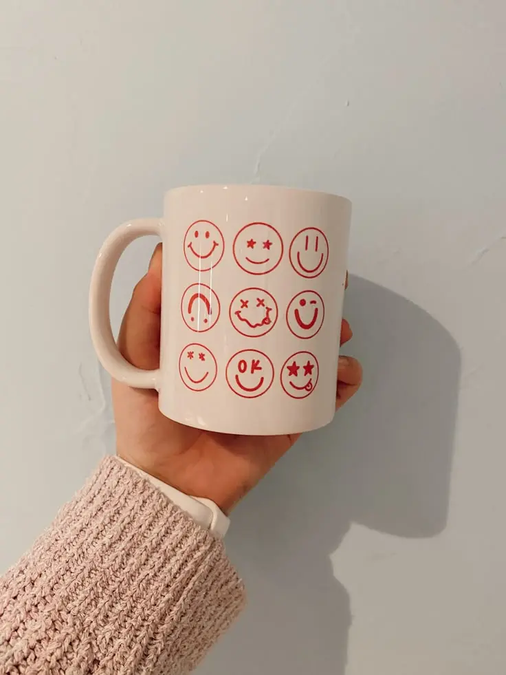 Smiley Face Mug - Fun & Trendy Ceramic Cup with Playful Emoticons - Perfect Gift for Friends & Family