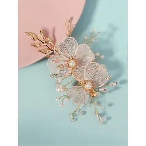 Handmade flower design headwear—an elegant bridal headband adorned with faux pearls and rhinestones for wedding parties and everyday wear; a trendy, versatile, and exquisite hair accessory for women and girls.