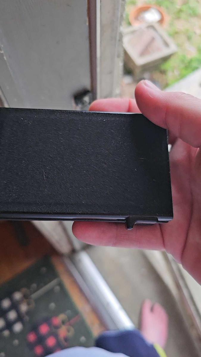 Item: Carbon Fiber Black