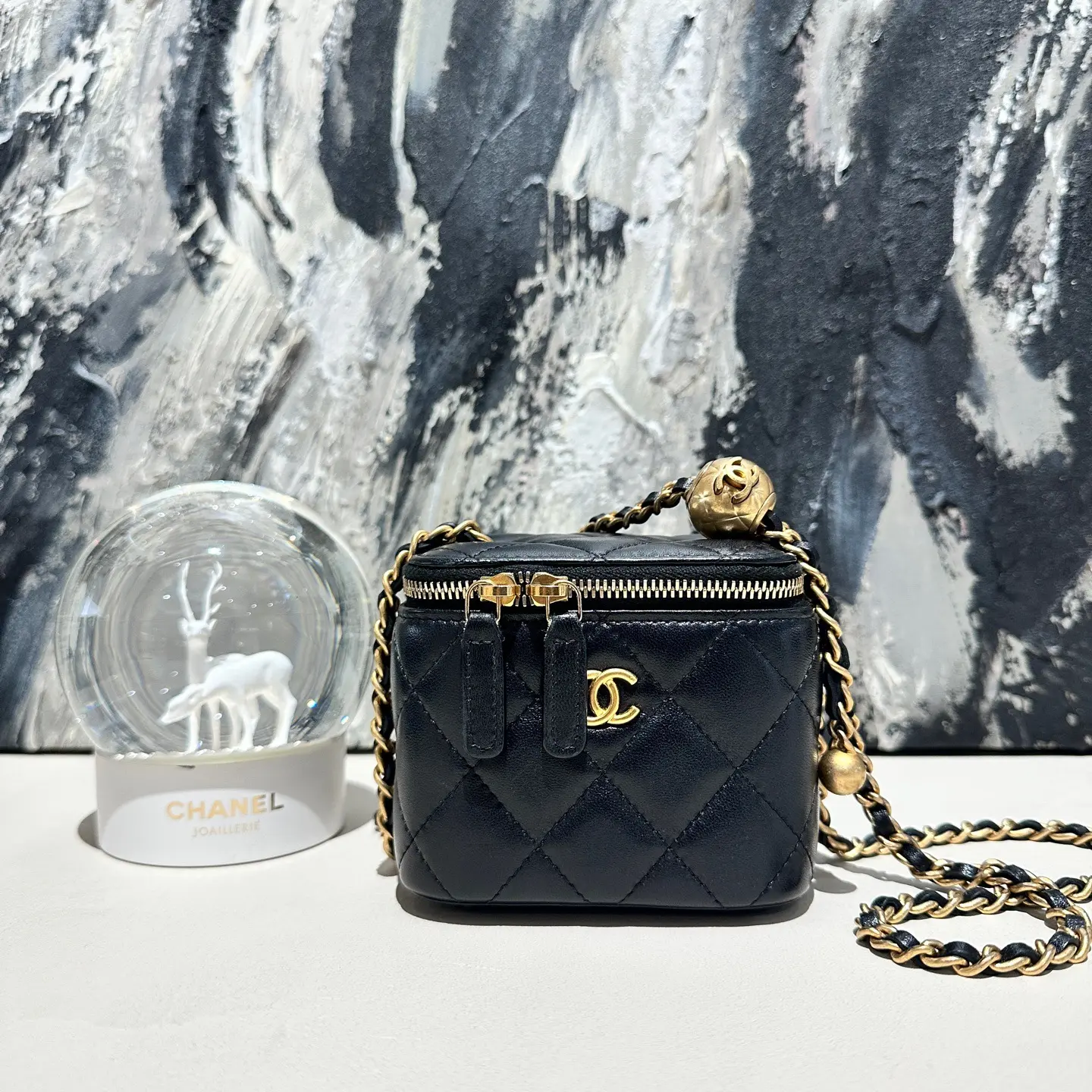 Pre-owned CHANEL mini vanity with golden ball lambskin
