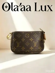 Pre-owned Louis Vuitton ITALY Mini Bags Mini Pochette Accessoires Monogram Canvas Pouch with Gold Zipper & Key Ring Designer Coin Purse