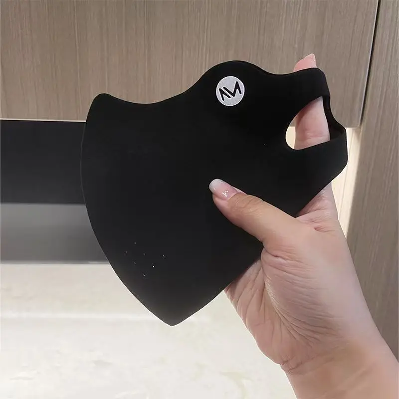 Winter collagen mask black