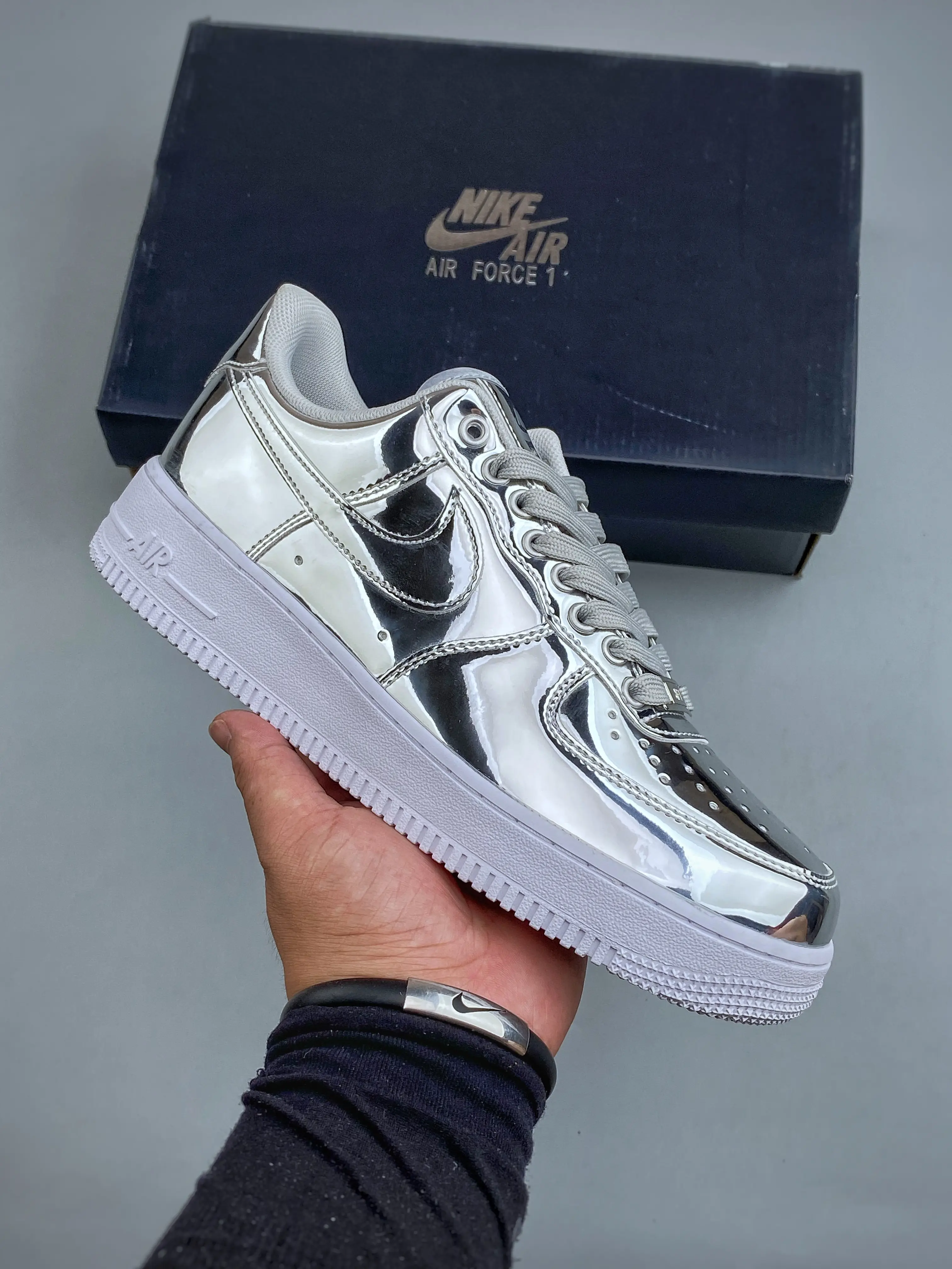 Shiny Silver Mirror Patent Leather Low Top Sneakers Unisex Trend Flat Casual Shoes Street Wear Wear-resistant Couple Skate Shoes