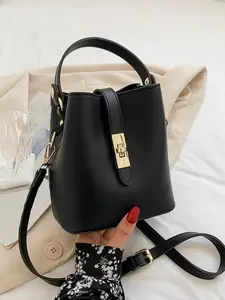 Small and simple fashion bucket bag with niche design, multiple colors, metal buckle handbag, casual trendy handbag, crossbody bag, fashionable commuter bag, versatile and large capacity, suitable for office workers shopping, dating, etc.
