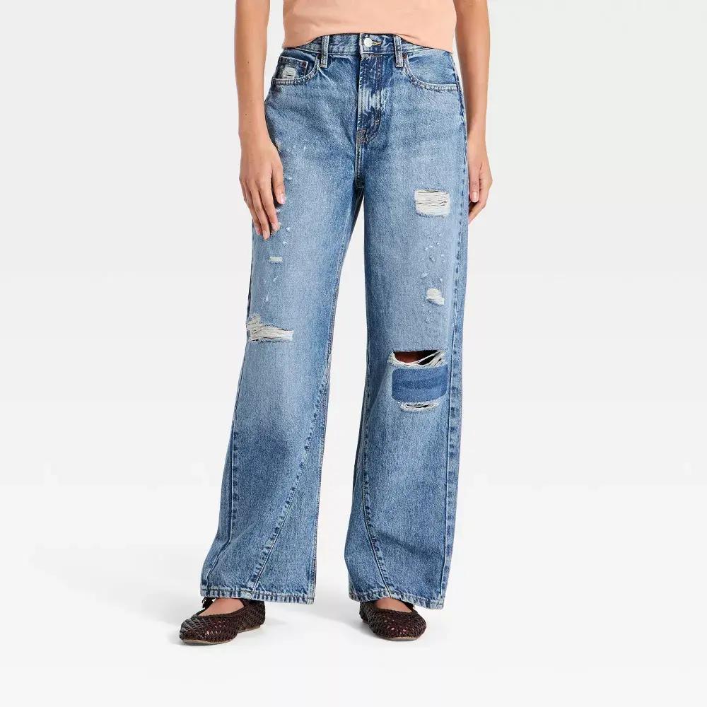 Universal Thread Women's Casual Low Loose Slung Jeans - Medium Wash