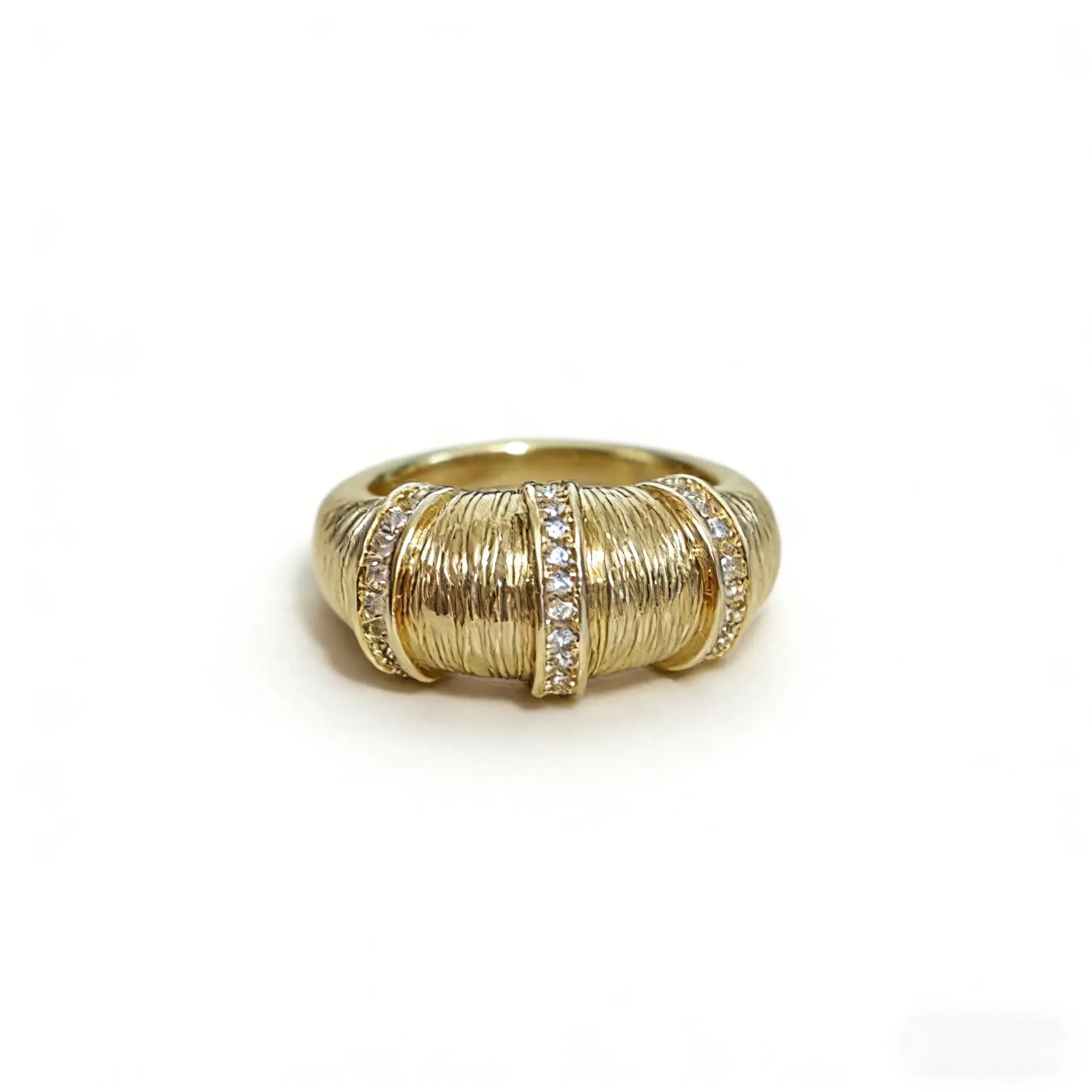 A retro light luxury style wide ring with brushed texture, combining elegance and fashion. It adopts cloth-patterned brushing technology and medieval retro-style micro-inlay craftsmanship, making it a classic and versatile jewelry accessory.